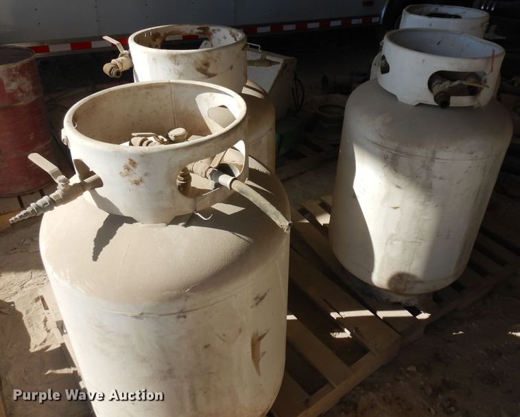 image for item GI9462 (4) propane tanks
