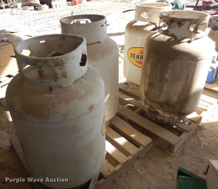 image for item GI9462 (4) propane tanks