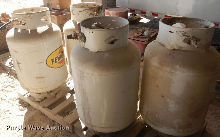 image for item GI9462 (4) propane tanks