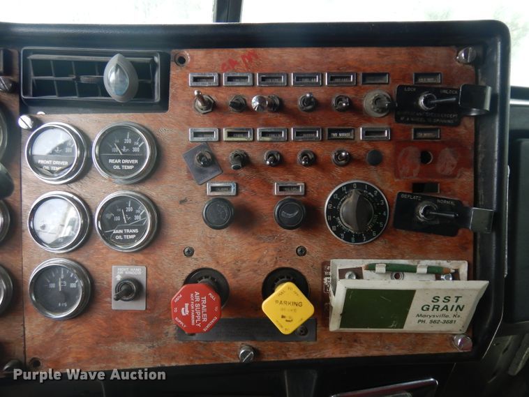 image for item GI9467 1990 Peterbilt 379 dump truck