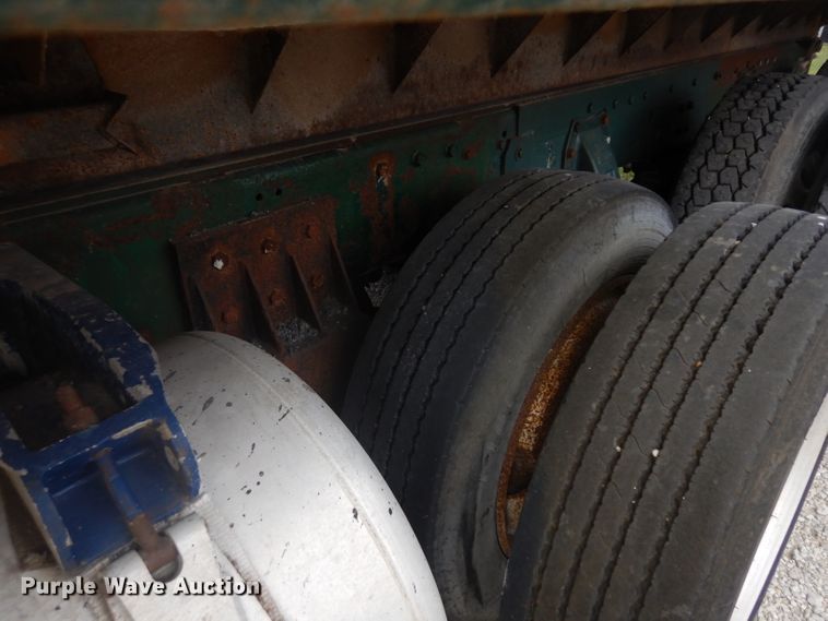 image for item GI9467 1990 Peterbilt 379 dump truck