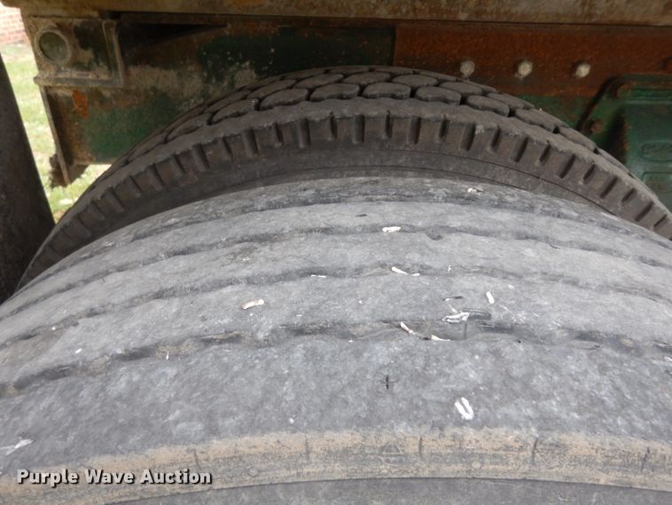 image for item GI9467 1990 Peterbilt 379 dump truck