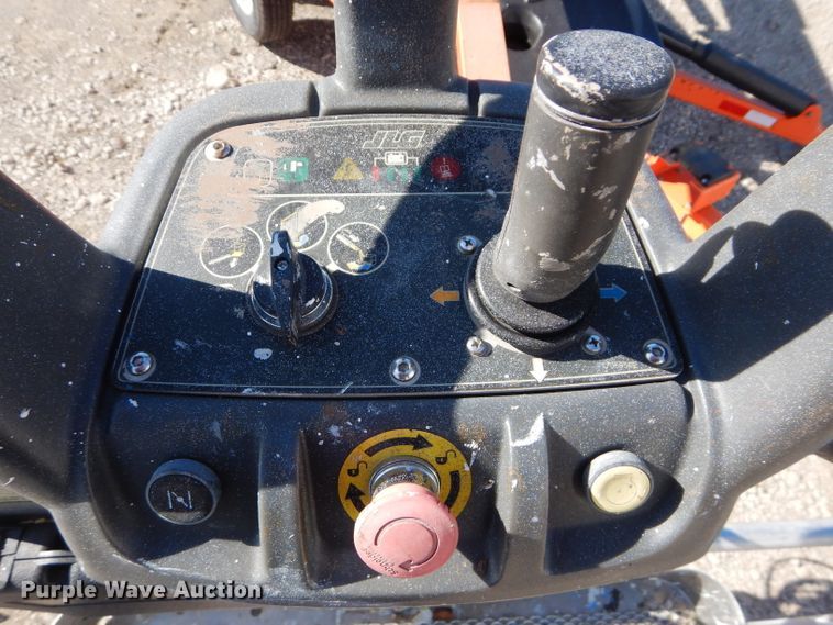 image for item GJ9903 2015 JLG T350 boom lift