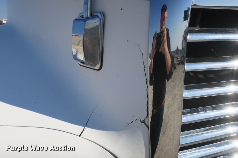 image for item DB10134 1997 Freightliner Century Class semi truck