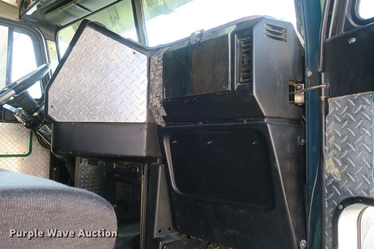 image for item DB10135 1997 Freightliner FLD semi truck