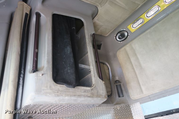 image for item DB10135 1997 Freightliner FLD semi truck