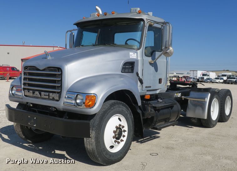 image for item DB10136 2004 Mack CV semi truck