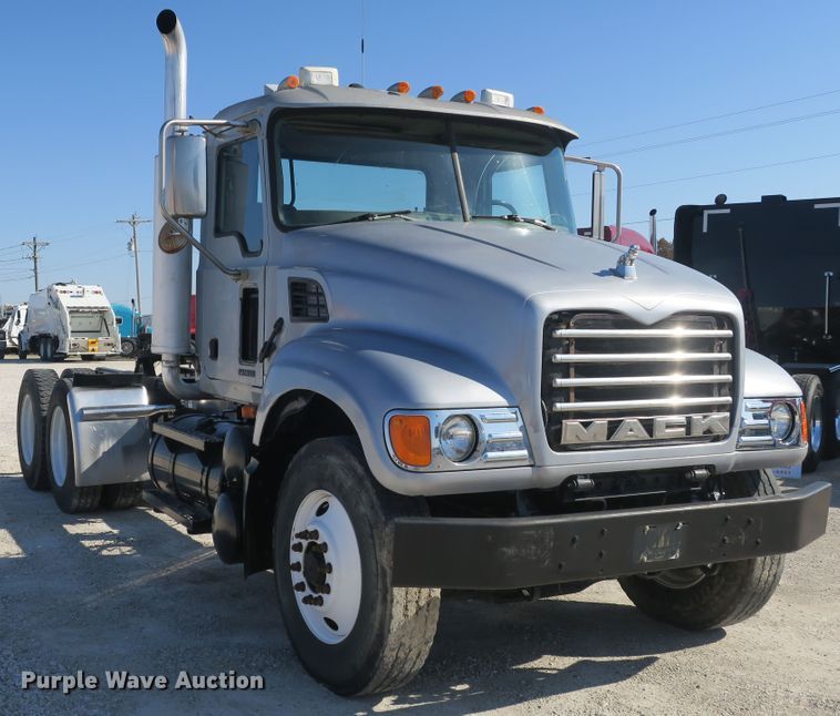 image for item DB10136 2004 Mack CV semi truck