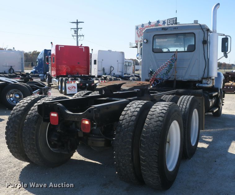 image for item DB10136 2004 Mack CV semi truck