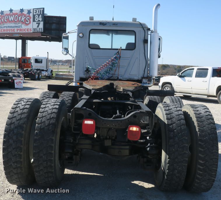 image for item DB10136 2004 Mack CV semi truck