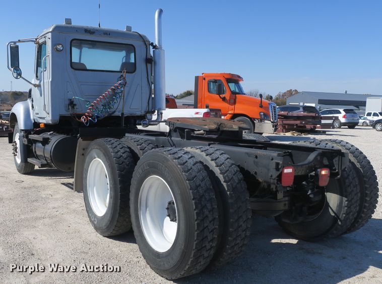 image for item DB10136 2004 Mack CV semi truck
