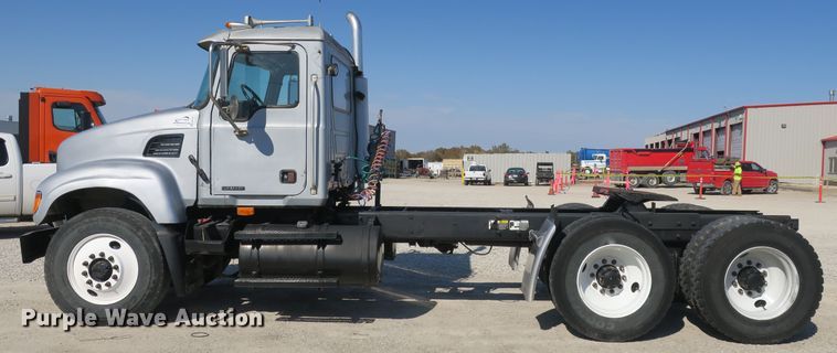 image for item DB10136 2004 Mack CV semi truck