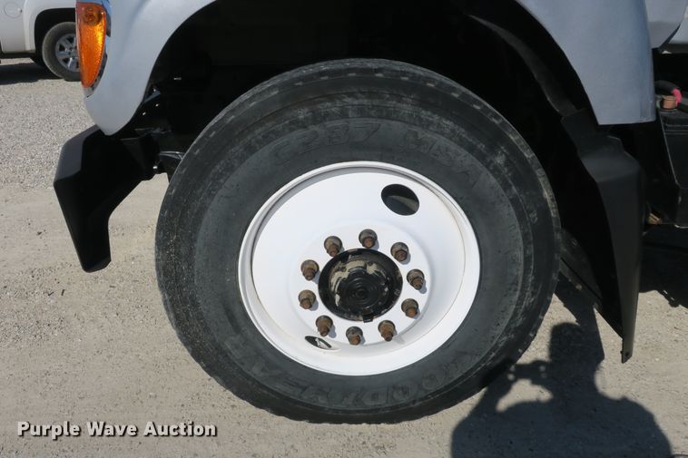 image for item DB10136 2004 Mack CV semi truck