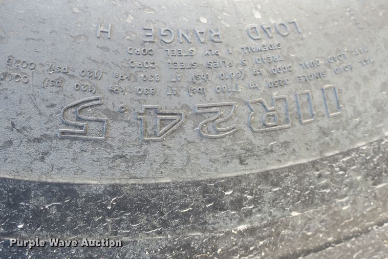 image for item DB10136 2004 Mack CV semi truck