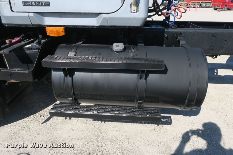 image for item DB10136 2004 Mack CV semi truck