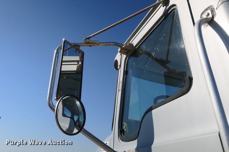 image for item DB10136 2004 Mack CV semi truck