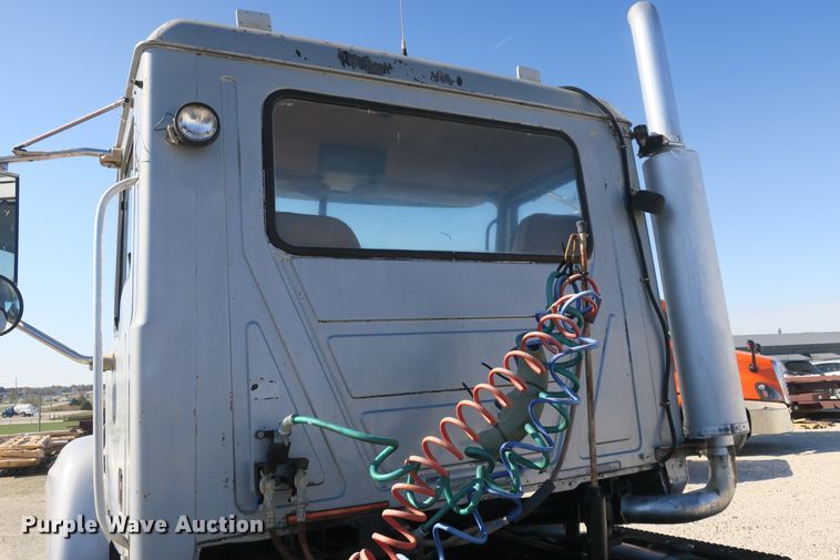 image for item DB10136 2004 Mack CV semi truck