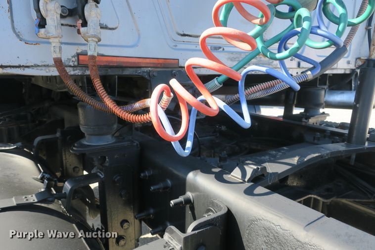 image for item DB10136 2004 Mack CV semi truck