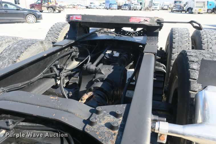 image for item DB10136 2004 Mack CV semi truck