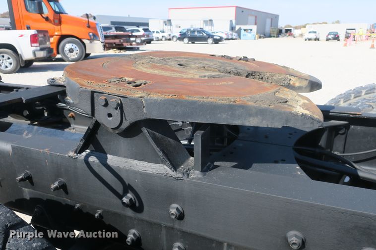 image for item DB10136 2004 Mack CV semi truck