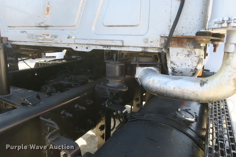 image for item DB10136 2004 Mack CV semi truck