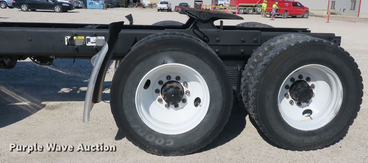 image for item DB10136 2004 Mack CV semi truck