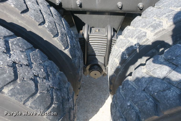 image for item DB10136 2004 Mack CV semi truck