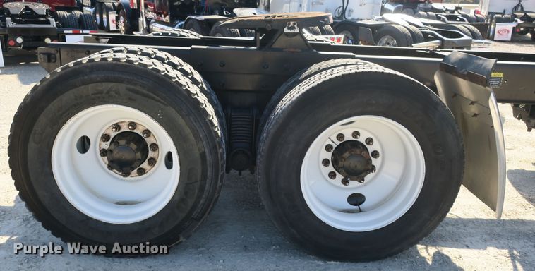 image for item DB10136 2004 Mack CV semi truck