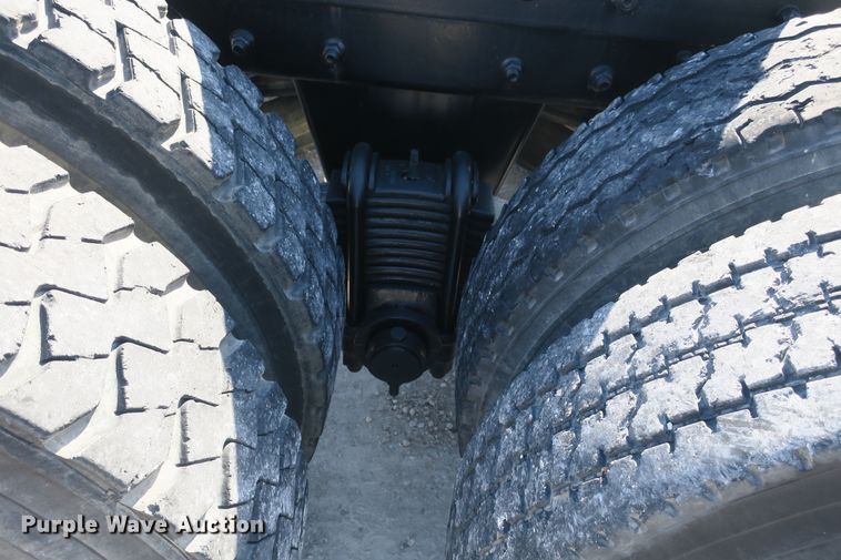 image for item DB10136 2004 Mack CV semi truck