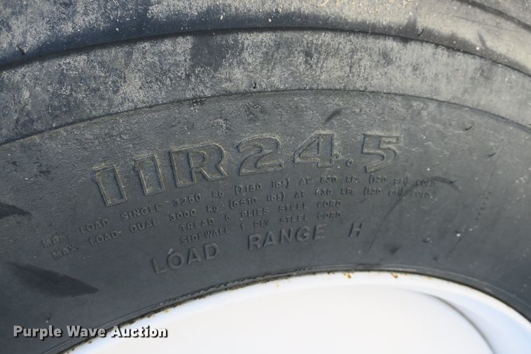 image for item DB10136 2004 Mack CV semi truck