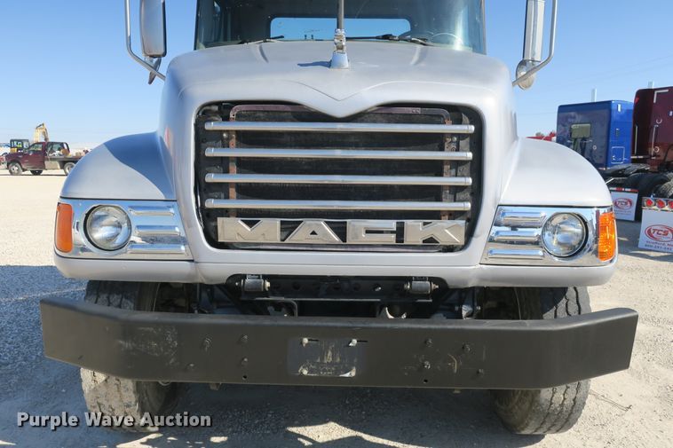 image for item DB10136 2004 Mack CV semi truck