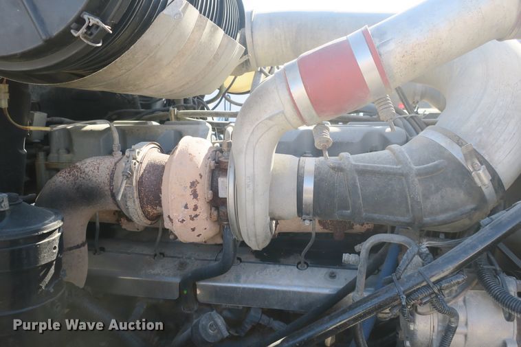 image for item DB10136 2004 Mack CV semi truck