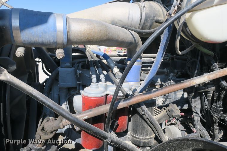 image for item DB10136 2004 Mack CV semi truck