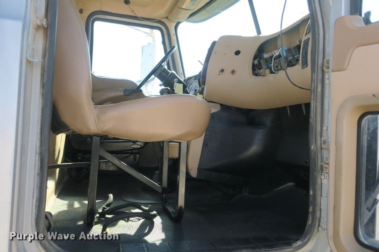 image for item DB10136 2004 Mack CV semi truck