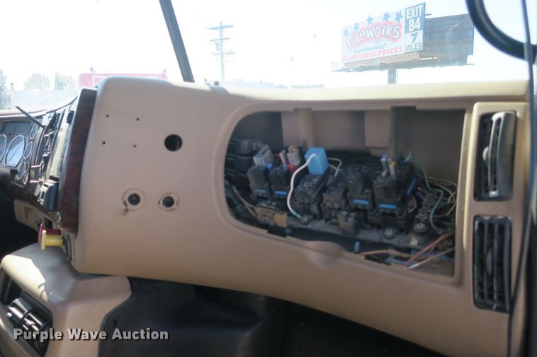 image for item DB10136 2004 Mack CV semi truck