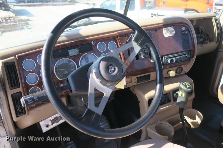 image for item DB10136 2004 Mack CV semi truck