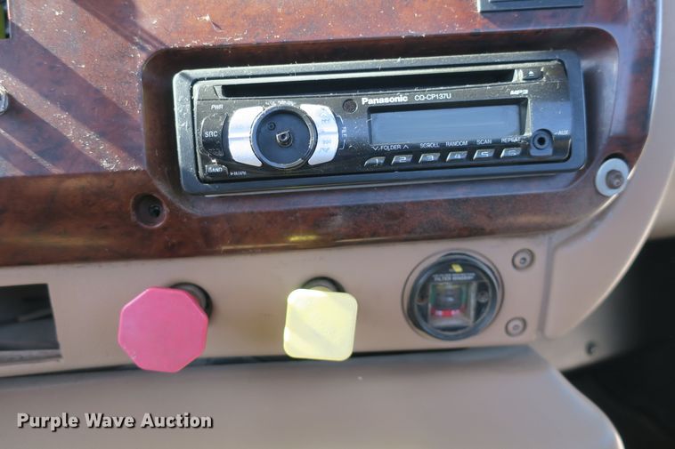 image for item DB10136 2004 Mack CV semi truck