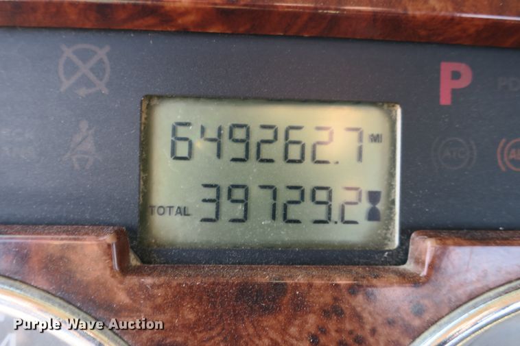 image for item DB10136 2004 Mack CV semi truck