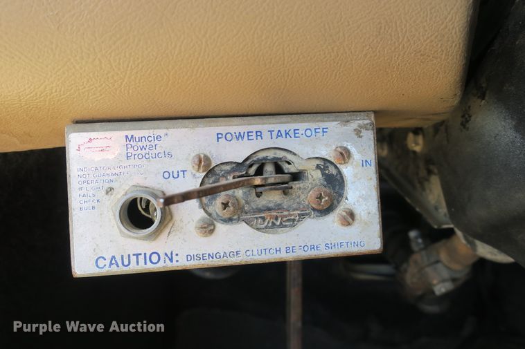 image for item DB10136 2004 Mack CV semi truck