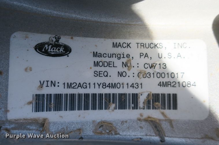 image for item DB10136 2004 Mack CV semi truck