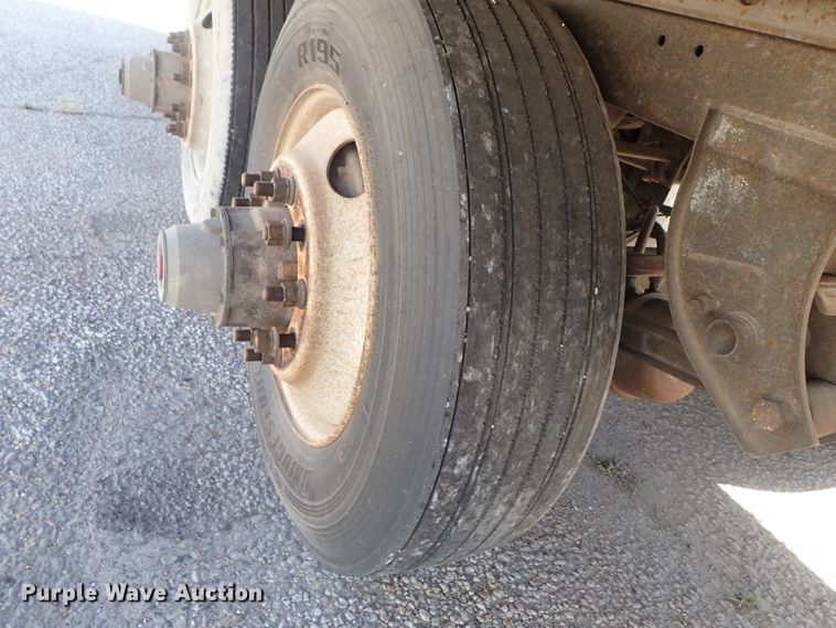 image for item DB7613 2002 Great Dane dry van trailer