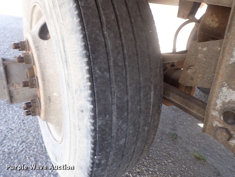 image for item DB7613 2002 Great Dane dry van trailer