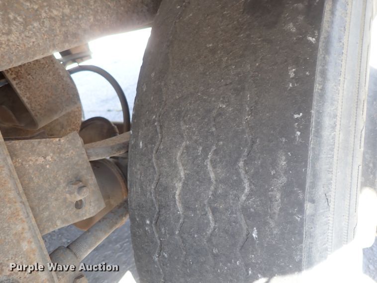 image for item DB7613 2002 Great Dane dry van trailer