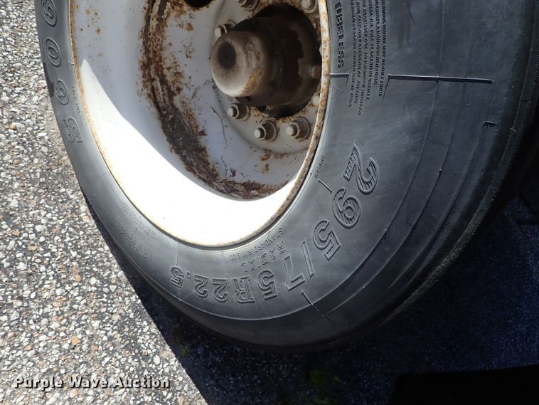 image for item DB7620 1997 Trailmobile dry van trailer