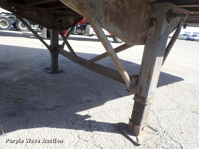 image for item DB7652 1999 Trailmobile dry van trailer