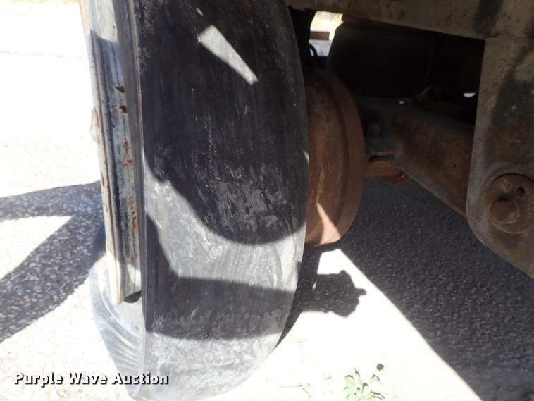 image for item DB7652 1999 Trailmobile dry van trailer