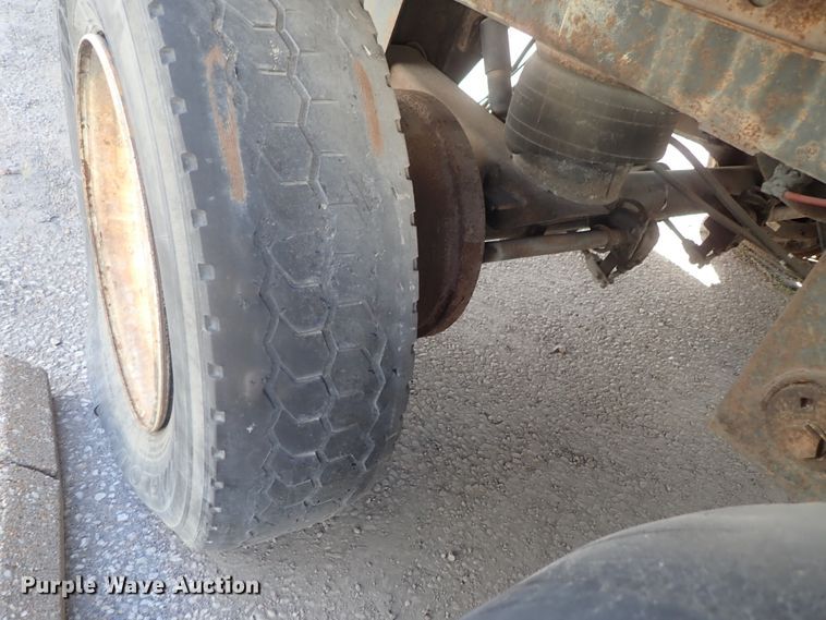 image for item DB7652 1999 Trailmobile dry van trailer