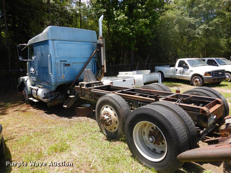 image for item DD3010 1994 Volvo White GMC WIA semi truck