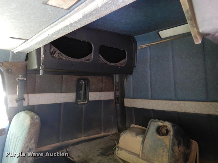 image for item DD3010 1994 Volvo White GMC WIA semi truck