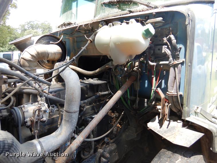 image for item DD3010 1994 Volvo White GMC WIA semi truck